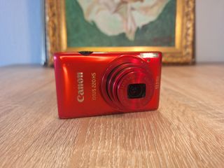 Cámara Digital Canon IXUS 220 HS Roja