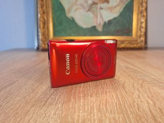 Cámara Digital Canon IXUS 220 HS Roja