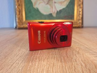 Cámara Digital Canon IXUS 220 HS Roja