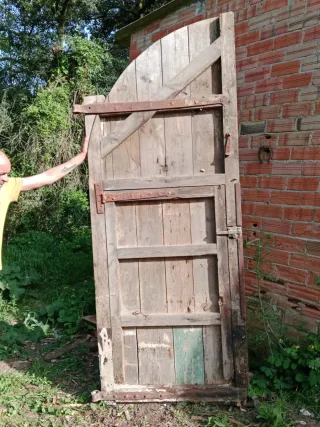 Puertas antiguas de madera y metal