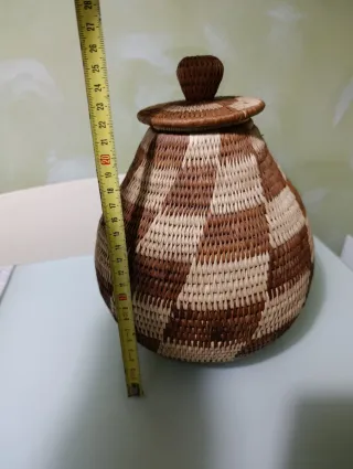 Cesta de mimbre con tapa