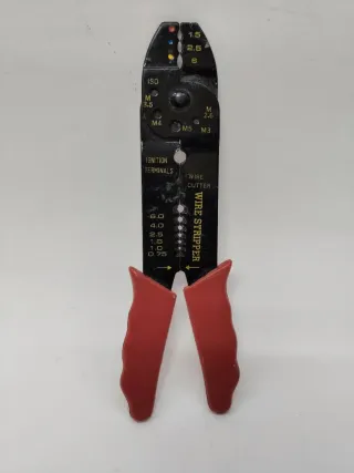 Alicates crimpadores y pelacables