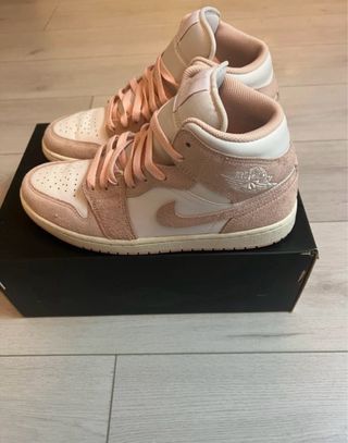 Air Jordan 1 Mid SE Rosa e bianche