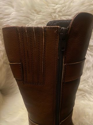 Botas de piel marrones con hebillas