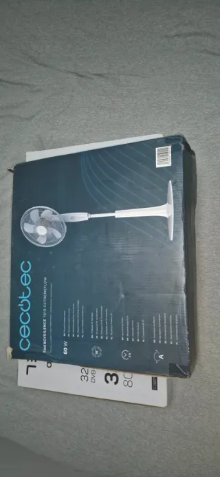 Se vende tv de 32 pulgadas mas ventilador.