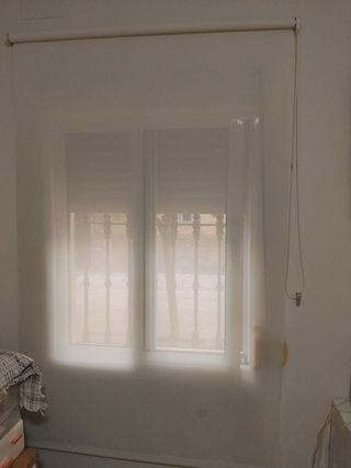 Estor enrollable translúcido. 2x30€ 20€ unidad