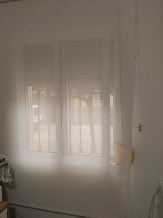 Estor enrollable translúcido. 2x30€ 20€ unidad