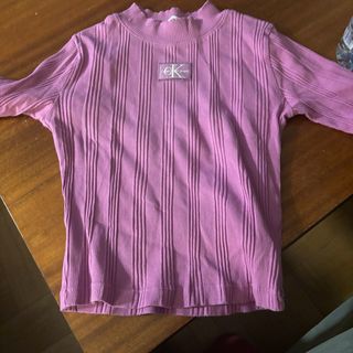 Camiseta Calvin Klein morada talla XS
