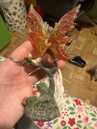 Figura de Hada con Flores y Alas