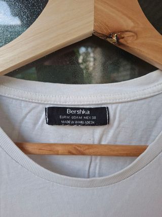 Camiseta corta estampada Bershka