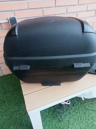 Maleta Baúl Moto SHAD con Soporte