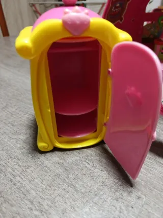 Casa Tarta de Fresa con Muñecas y Accesorios