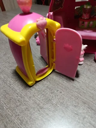 Casa Tarta de Fresa con Muñecas y Accesorios