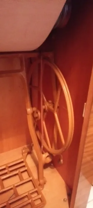 Máquina de coser Alfa con mueble