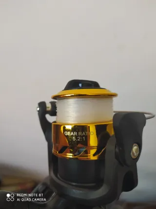 Carrete de pesca con nylon NUEVO dorado y negro