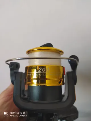 Carrete de pesca con nylon NUEVO dorado y negro