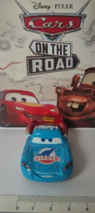 TRANSFORMING LIGHTNING MCQUEEN