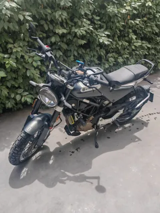Husqvarna Svartpilen 125 Negra/Gris