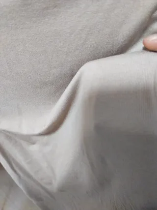 Top sin mangas cuello alto beige