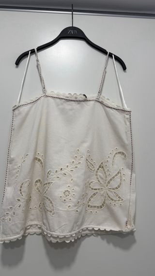 Top blanco bordado talla M