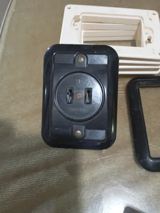 PLASTIMETAL Serie 2000 Enchufes