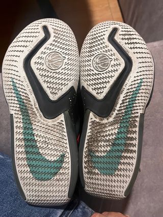 Zapatillas de baloncesto Nike grises
