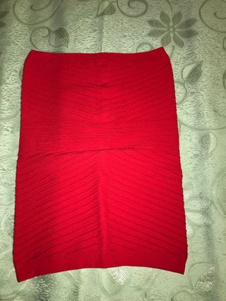 Top rojo con pedrería
