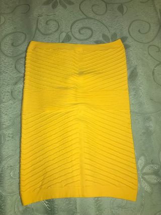 Top amarillo con pedrería