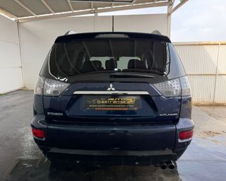 MITSUBISHI OUTLANDER 4WD 220 DI-D MOTION 156CV 7PZ