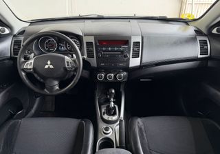 MITSUBISHI OUTLANDER 4WD 220 DI-D MOTION 156CV 7PZ