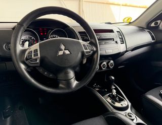 MITSUBISHI OUTLANDER 4WD 220 DI-D MOTION 156CV 7PZ
