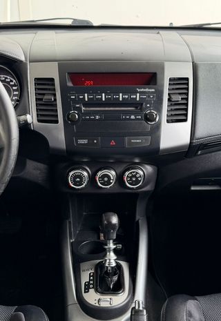 MITSUBISHI OUTLANDER 4WD 220 DI-D MOTION 156CV 7PZ
