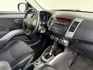 MITSUBISHI OUTLANDER 4WD 220 DI-D MOTION 156CV 7PZ