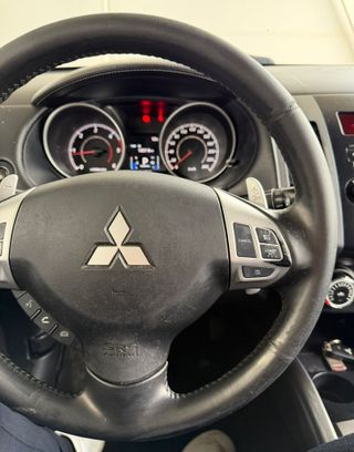 MITSUBISHI OUTLANDER 4WD 220 DI-D MOTION 156CV 7PZ