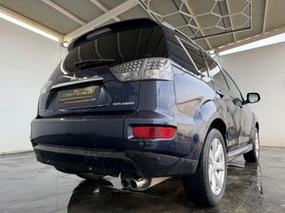 MITSUBISHI OUTLANDER 4WD 220 DI-D MOTION 156CV 7PZ