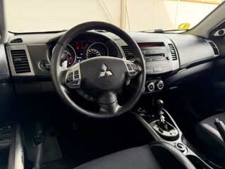 MITSUBISHI OUTLANDER 4WD 220 DI-D MOTION 156CV 7PZ
