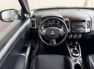 MITSUBISHI OUTLANDER 4WD 220 DI-D MOTION 156CV 7PZ