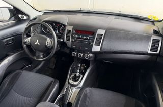 MITSUBISHI OUTLANDER 4WD 220 DI-D MOTION 156CV 7PZ