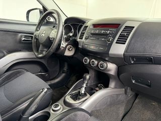 MITSUBISHI OUTLANDER 4WD 220 DI-D MOTION 156CV 7PZ