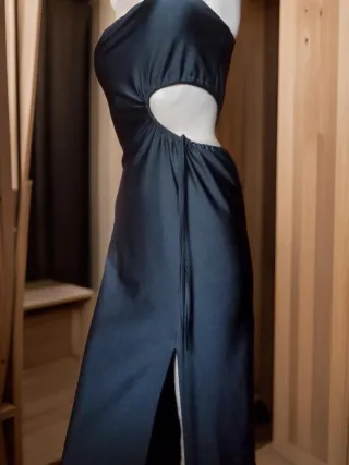 Vestito nero con cut-out