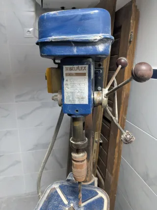 Taladro de pie con mesa