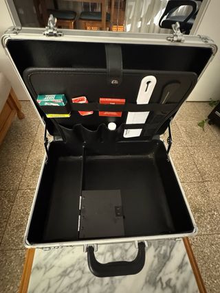 Maletín de peluquería plateado