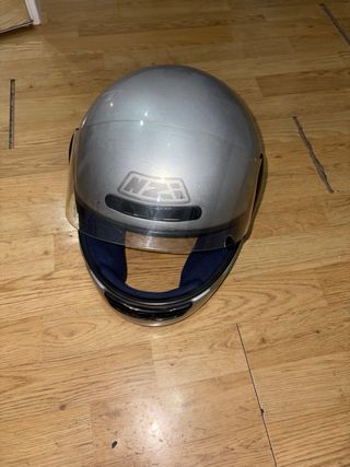 Casco de moto NZI plateado
