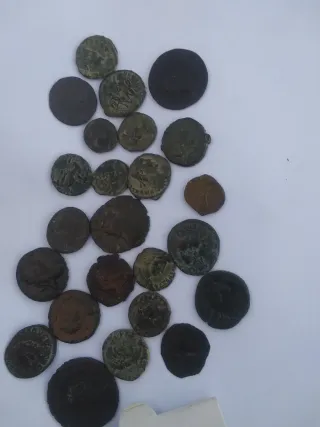 Lote 26 monedas emperadores romanos