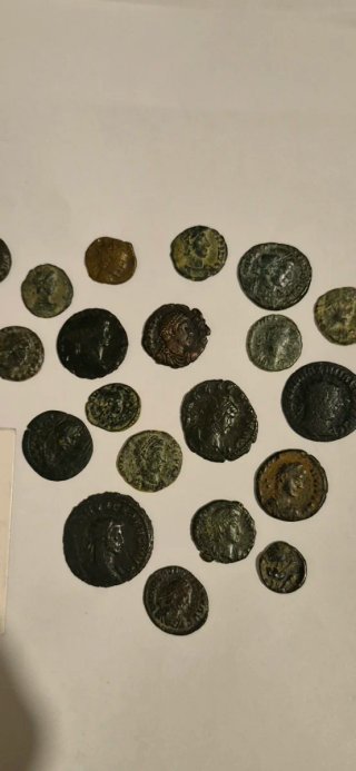 Lote 26 monedas emperadores romanos