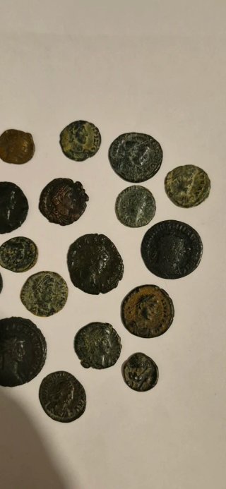 Lote 26 monedas emperadores romanos