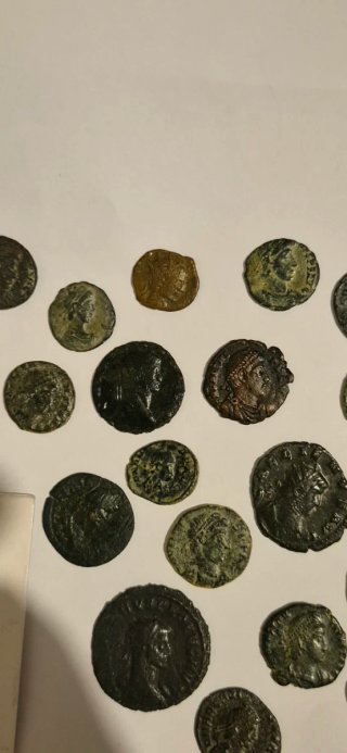 Lote 26 monedas emperadores romanos