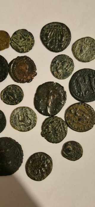 Lote 26 monedas emperadores romanos