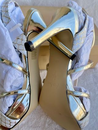 Tacones Menbur Dorados y Blancos Talla 38 Nuevos