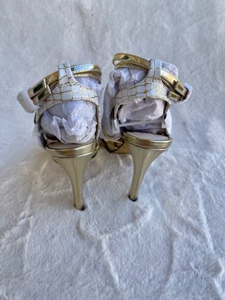 Tacones Menbur Dorados y Blancos Talla 38 Nuevos